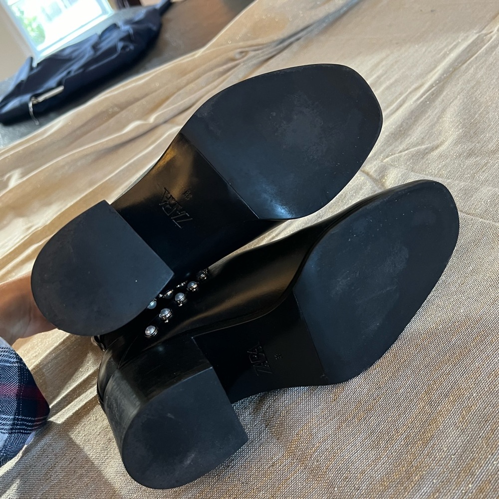 Zara size 8 pearl leather biker booties - Picture 4 of 4
